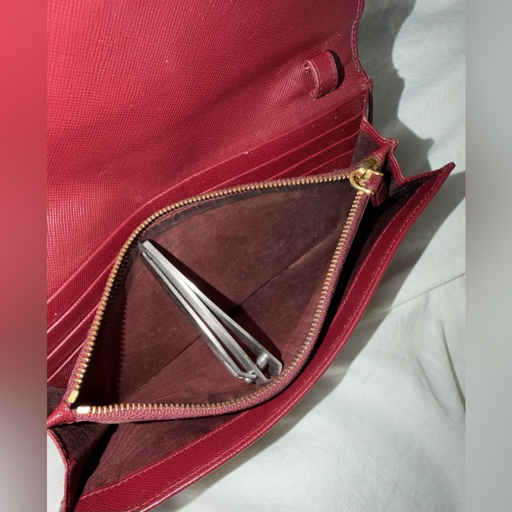 👑✅PRICE FIRM✅ AUTHENTIC Burgundy Prada Wallet. (NO strap chain included) - Picture 8 of 17